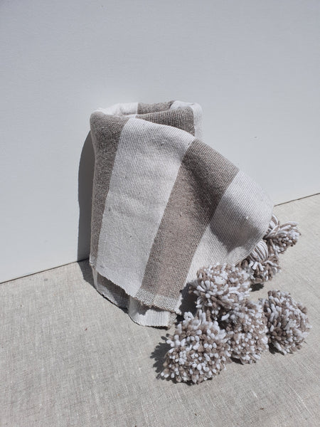 Pompom deken stripes -s-