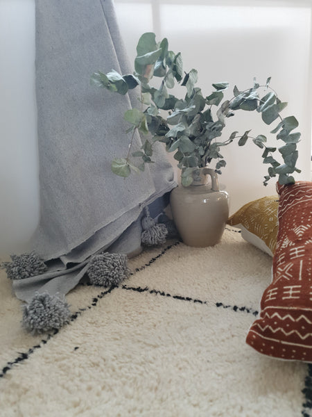 Pompom deken lichtgrijs -s-